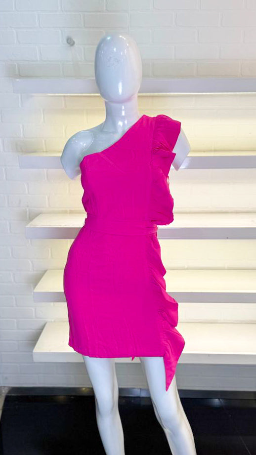 VESTIDO CORTO SIN HOMBRO OLANES