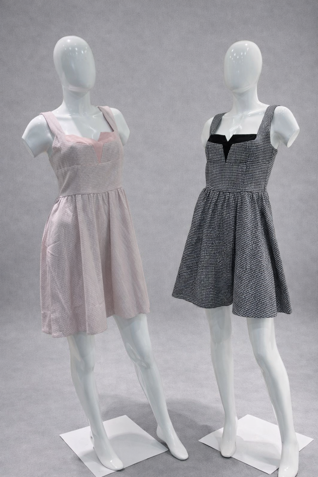 VESTIDO CORTO CON TIRANTES